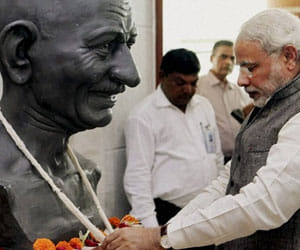 modi and gandhi is among top ten of WEF survey