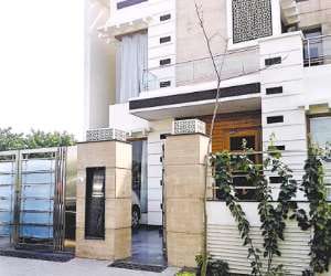 made jewelry of 60 lakhs for daughter marriage, theft in mohali
