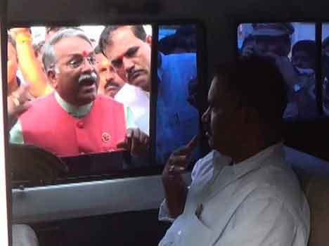 mp of shivhsena abused tehseeldar of  aurangabad