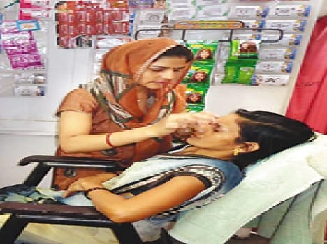 Beauty parlor ready to Suhaginon