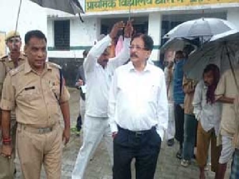 Voters perplexed to to rain