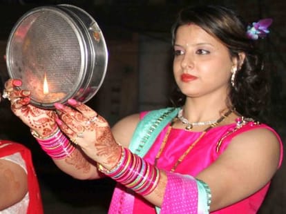 women saw moon, karvachauth pooja start.