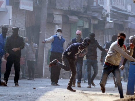 again protest in srinagar, shops were closed