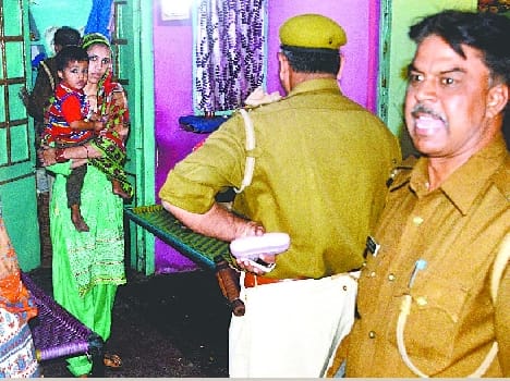 Teacher teased , Mutwlli the home attack , firing -