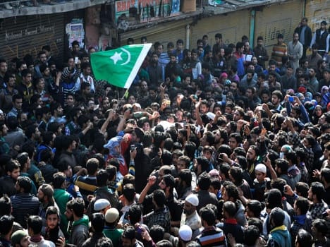 pakistani flag waved at srinagar