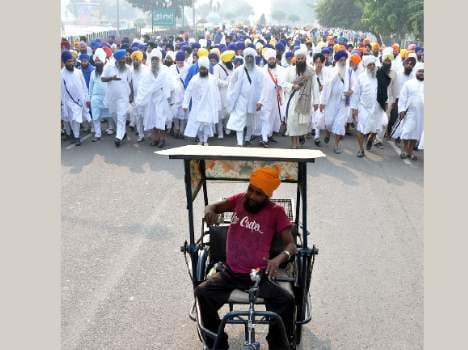 shri guru granth sahib insult issue
