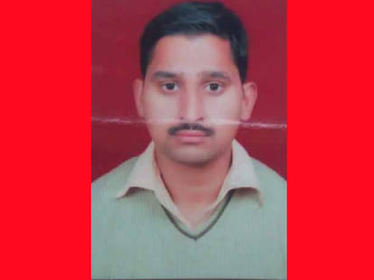 A truck crashed theree in new delhi, died