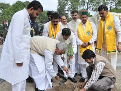 Governor acharya dev vrat interview during convocation ceremony in Chaudhary Sarwan Kumar Krishi Vishvavidyalaya at Palampur.