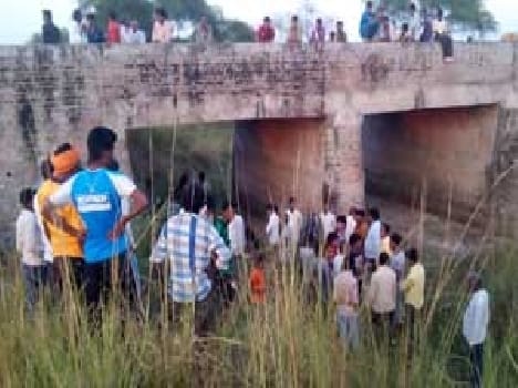 Advocates killed , bodies burned