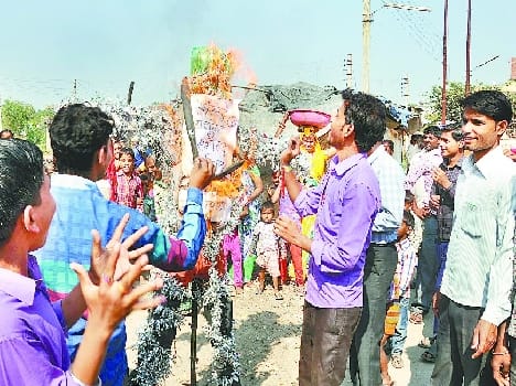 Waterlogging upset people burned an effigy of MP