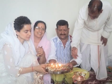 Bollywood queen kangana ranaut visits her hometown bhambla mandi himachal pradesh.