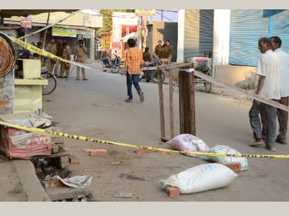 A SP leader get shooted in Lucknow.