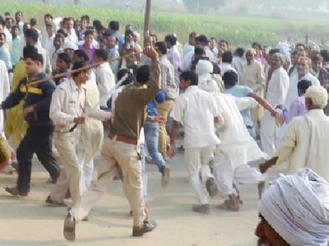 lathi charge on crowd during counting