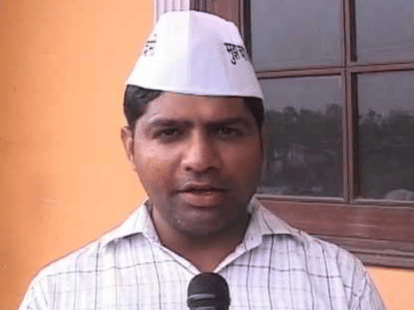MCD started hammer on AAP MLA's building.
