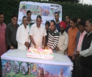 dehradun mayor vinod chamoli celebrate uttarakhand udai.
