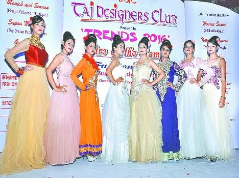 faishon deginers of agra rocks
