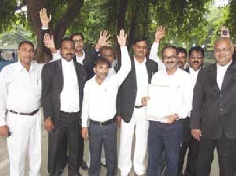 Advocate perform against illegal construction in Dadri Mela 