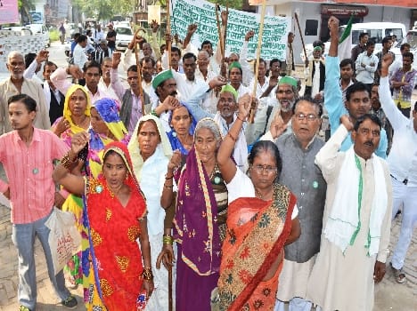 Workers on the problems of farmers roared Bakimayu