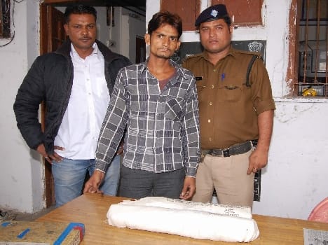 one man arrest with gun