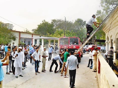 n the case of a fire in the office of the Registrar suspend all