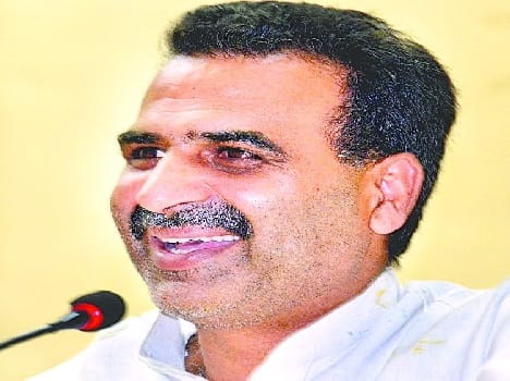 Minister of State for Agriculture . Sanjeev Balyan had long conversations with the students
