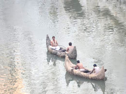 Hrithik Roshan on the sets of Mohenjo Daro