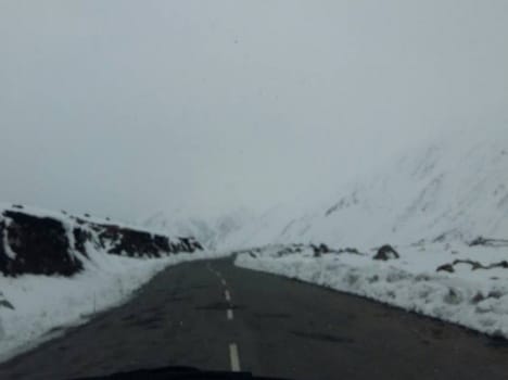 heavy rain and snowfall likely In jammu and kashmir