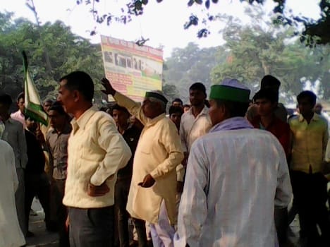 Police fired half beast, the three traffickers banished