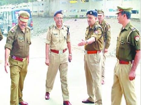 former policemen wants one rank pension