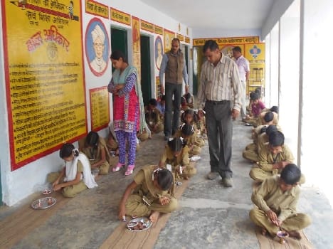 nine classes of school is working in only three rooms