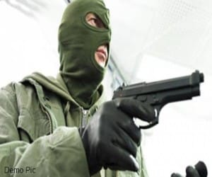 textile businessman robbed by crooks at gunpoint