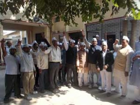 Scope municipal office slogans against president