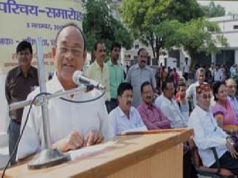 The students met the principal , said increasing college dignity