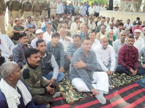 Sugar mill workers Former MLA picketing