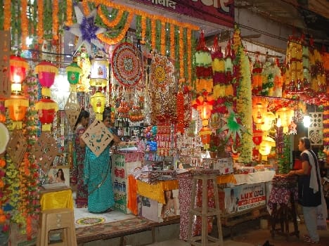 The lively market Panchotsv, shops crowd