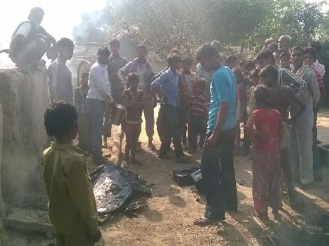 Bjedha Bhagwanpur 12 thatched house on fire burns