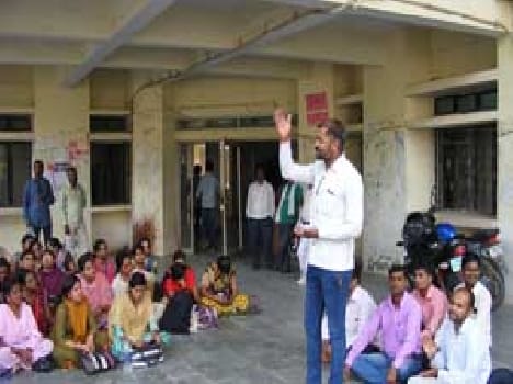 Trainee teachers continued picketing
