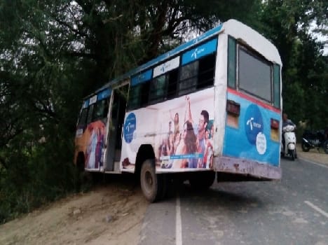 six injured in bus accident