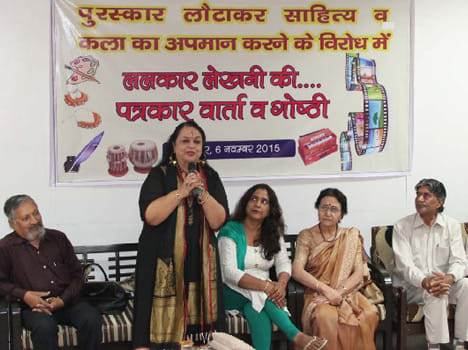Artists are against to return awards in gurgaon
