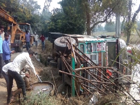  Sand-filled truck overturned in the ditch