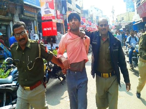 The thief ran from the police station, police arrested