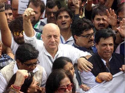 Female journalist heckled in Anupam Kher's March.