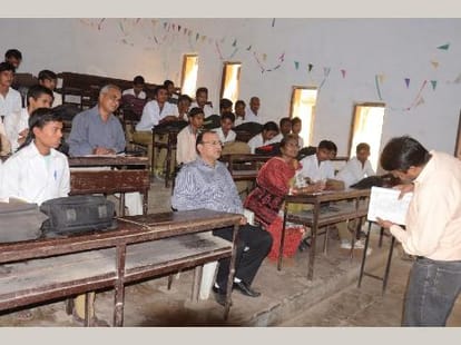 Poor condition of teachers in school.
