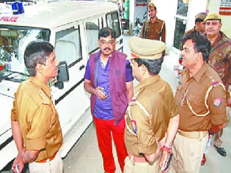 Roadways bus looted
