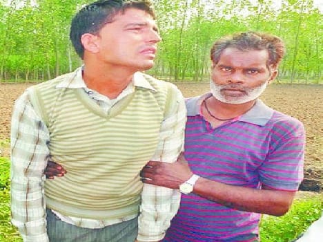 3.65 lakh looted from jaggery trader