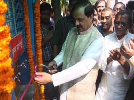 Central Minister Mahesh Sharma spoke, Congress small birds, it Che-to Che