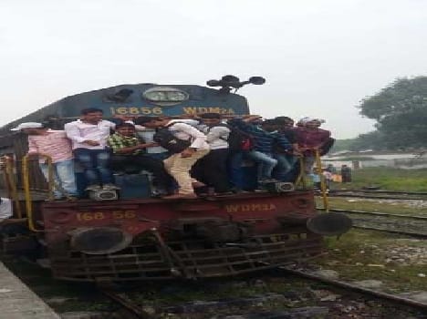 Test pelted stones, four injured