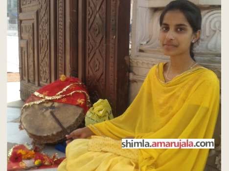 beti hai anmol: 14 years old neha helping her father.