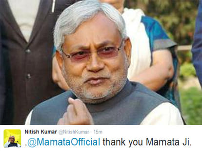Man cut his finger when nitish taking oath of cm