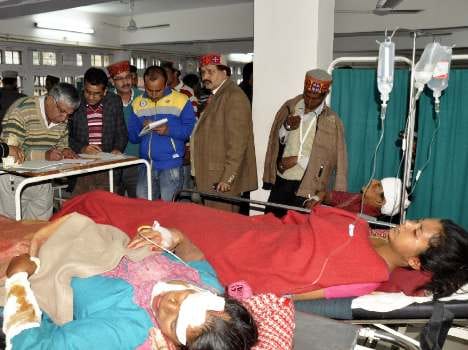 pickup accident at kullu, 25 injured.